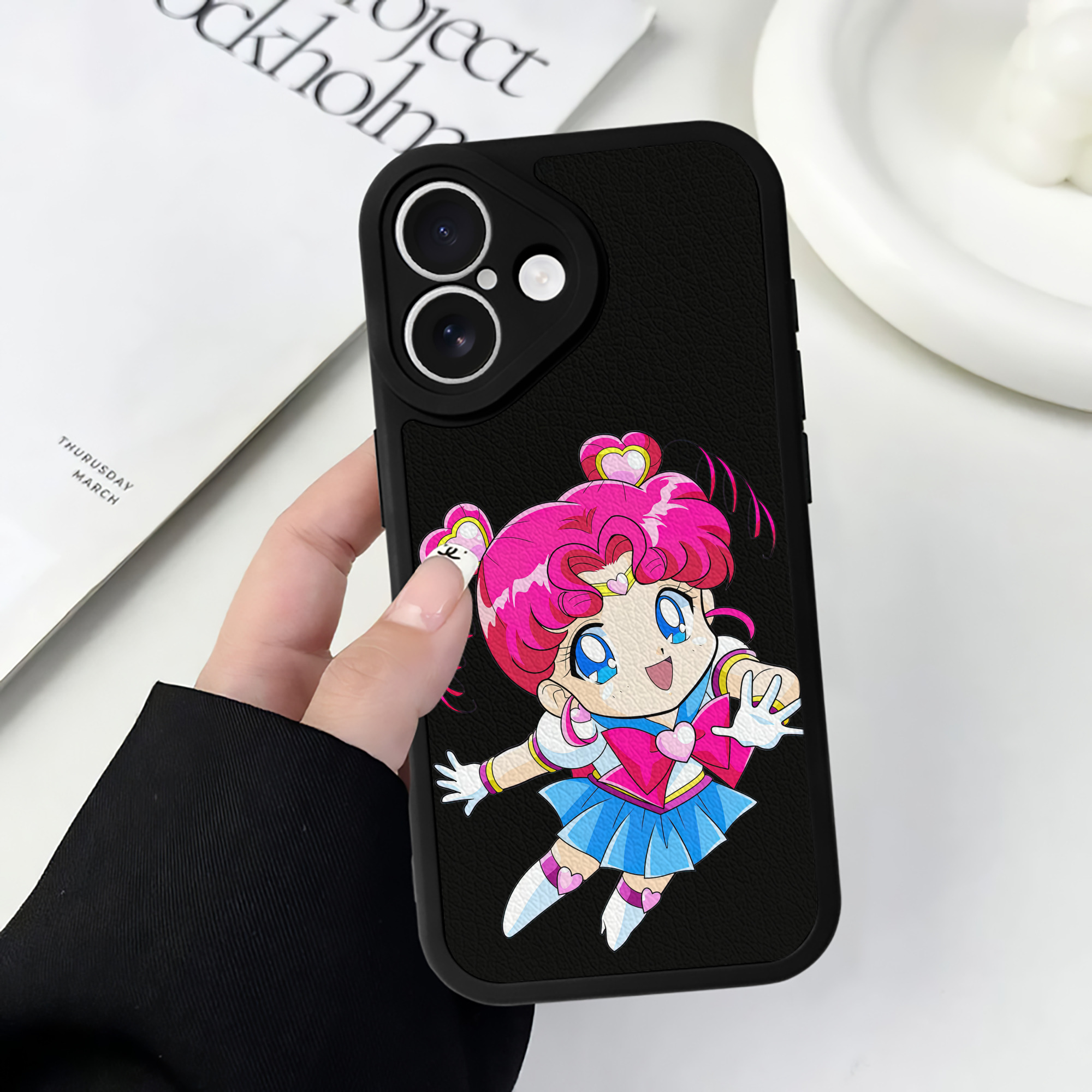 （画像用） 美少女戦士セーラームーン ちびうさ Sailor Moon Chibiusa Tsukino Usagi Small Lady Serenity 【iPhone 16シリーズ対応】シリコンスマホケース（レザー調） 材質：シリコン